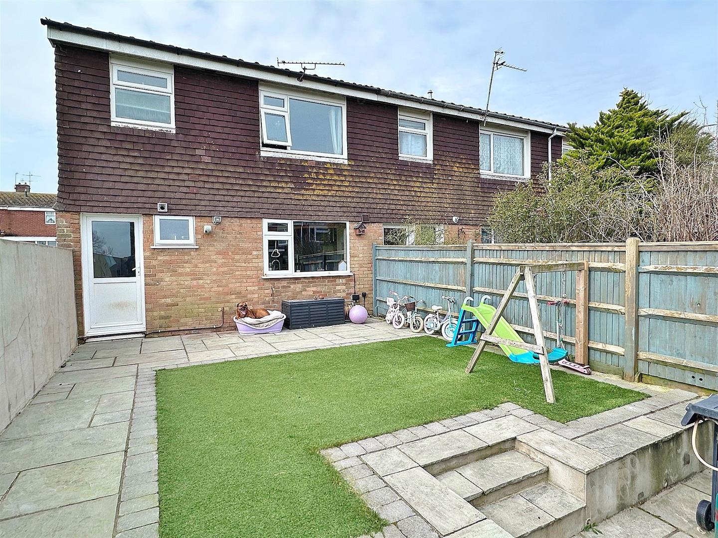 3 Bedroom House - End Terrace. Faversham Road in Eastbourne, East Sussex 14